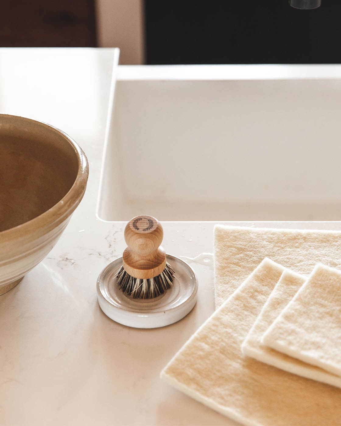 Laurel Pot Brush Set