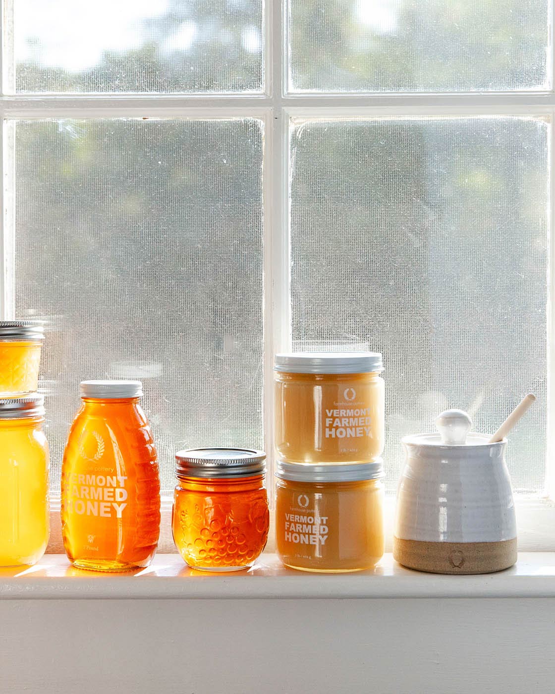 Beehive Honey Pot with Wooden Dipper