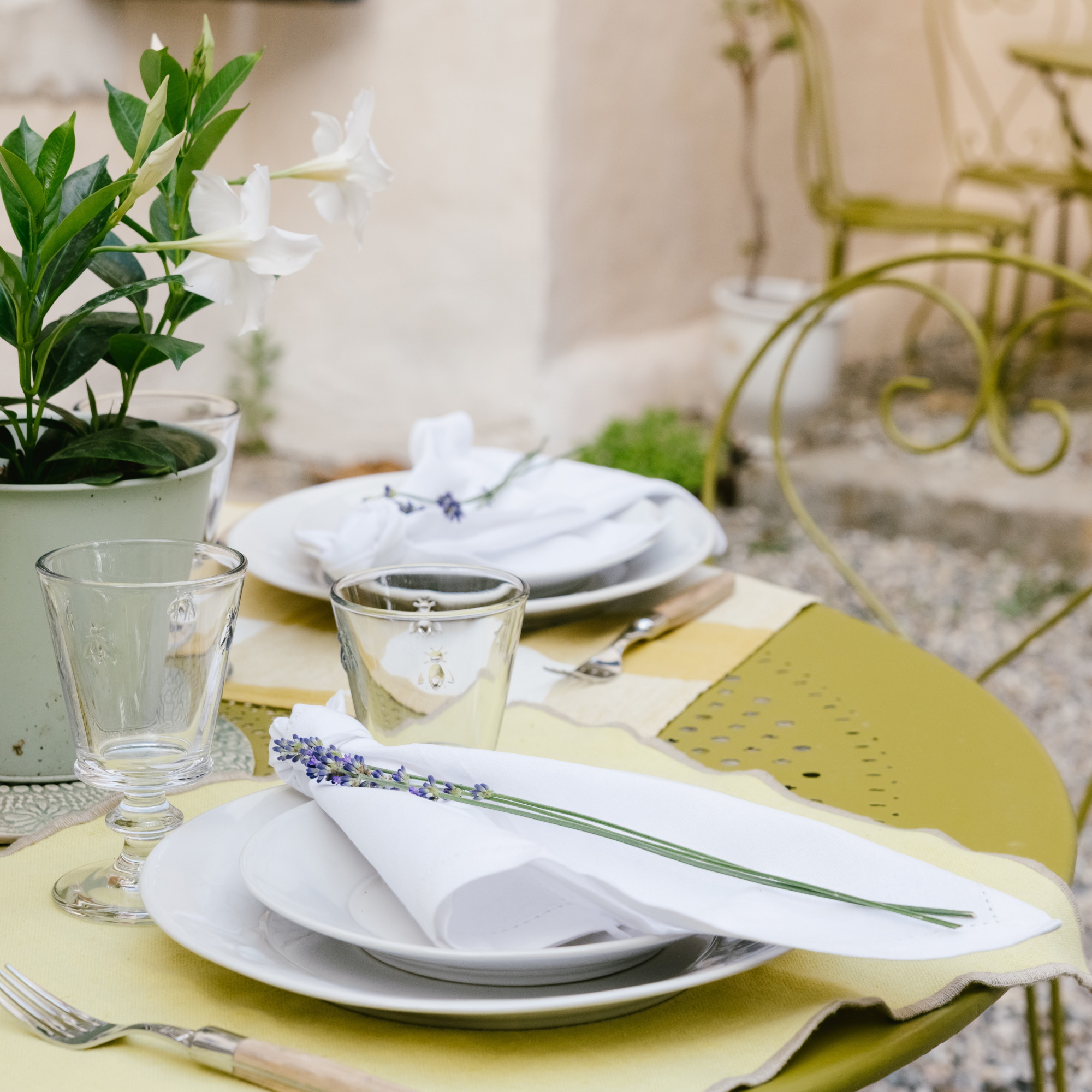 Bee Ceramic Dinner Plate Set- 4